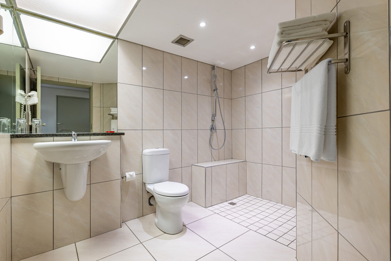 Bathroom 3, African Sky Hotels - Harrismith Inn, Thabo Mofutsanyane