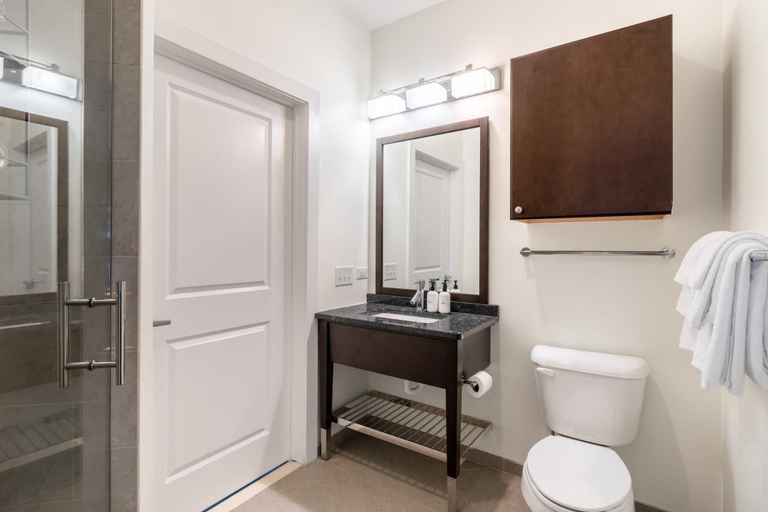 Room 4, Alexandria Alluring 2BD 2BA Apartment, Alexandria