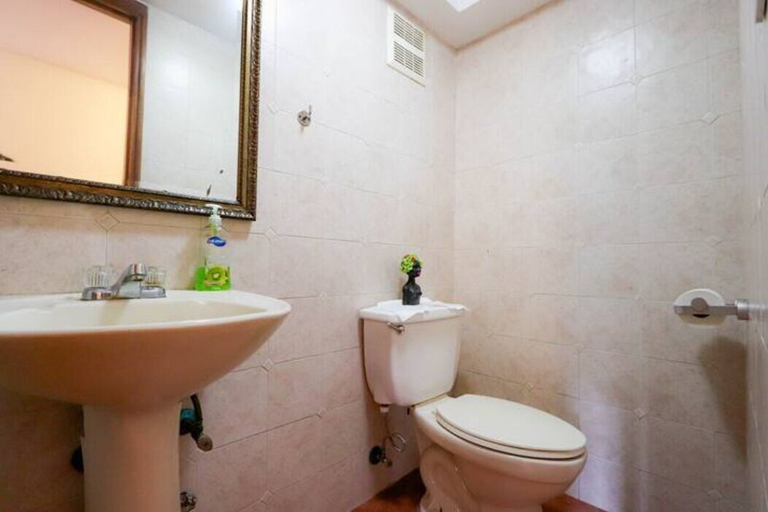 Bathroom 4, Plaza Catedral 104, Panamá