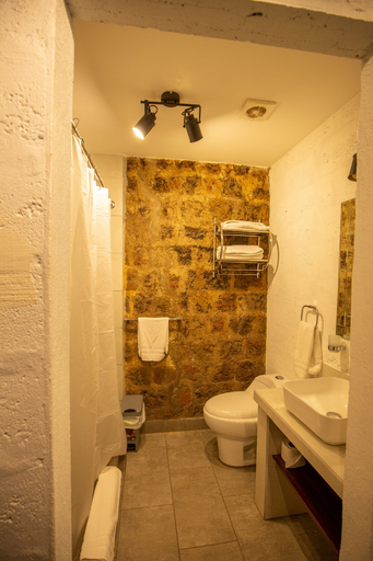 Bathroom 4, Niebli Historical Farm and Lodge at Pululahua Volcano, Quito