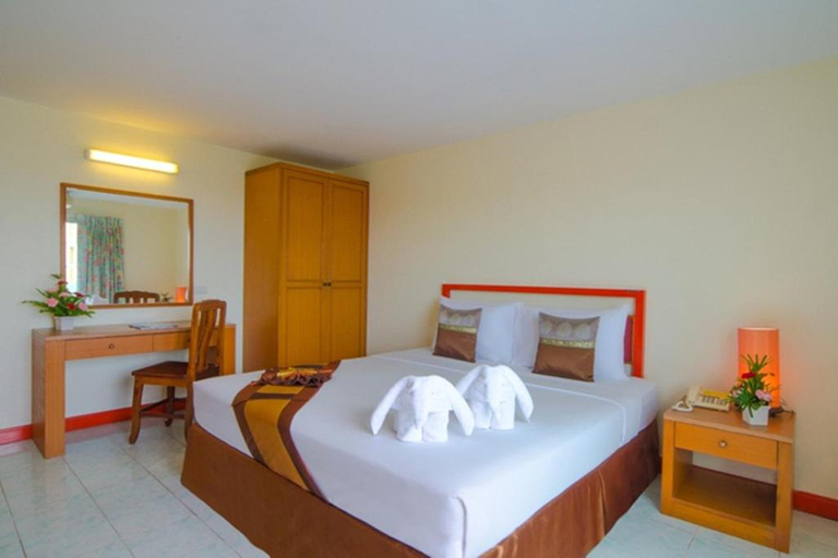 Bedroom 3, Eastiny Bella Vista Hotel, Pattaya
