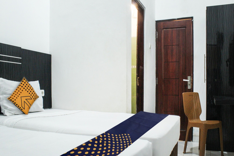Bedroom 2, SPOT ON 3605 Clarichie Guest House, Kupang