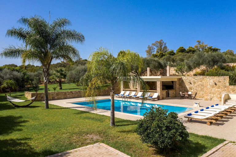 Room 3, Melitini in Souda With 7 Bedrooms and 6 Bathrooms, Crete