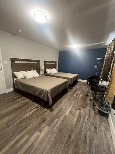 Bedroom 5, Alpha Inn, Algoma