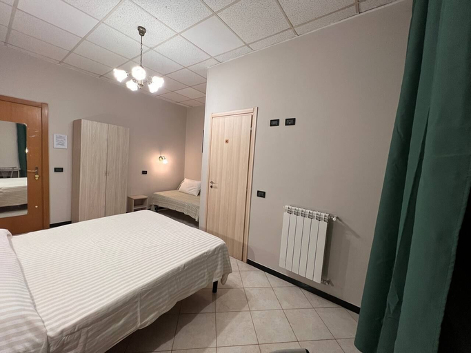 Bedroom 4, Shelter Affittacamere, Genova