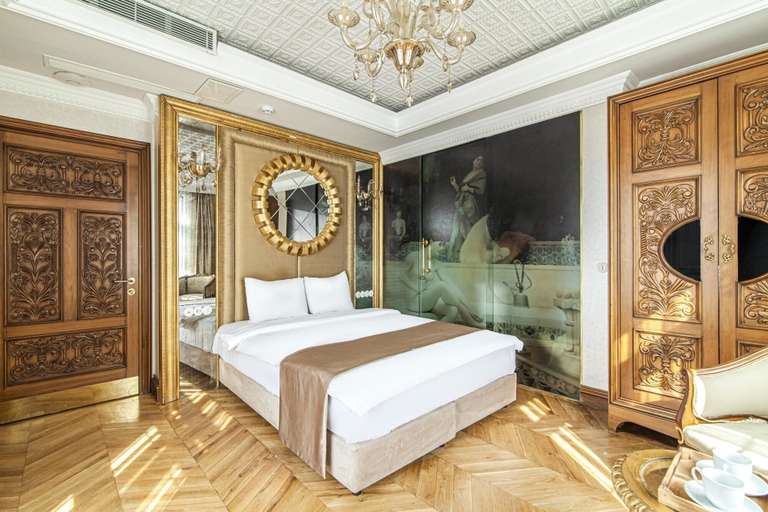 Room 2, Magnificent Historic Mansion in Beylerbeyi, Üsküdar