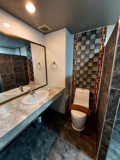 Bathroom 4, Traveller Inn Hotel, Muang Chiang Mai