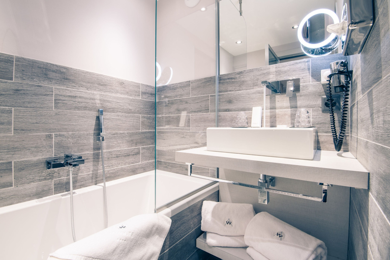 Bathroom 4, Le White, Monthey