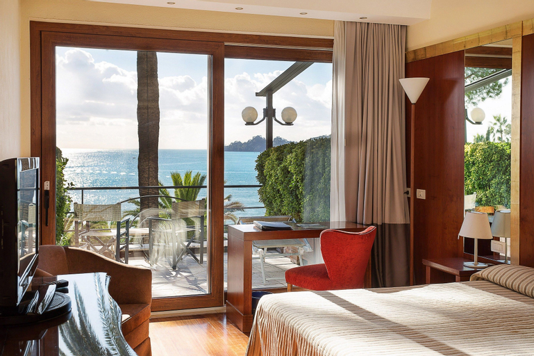 Exterior & Views 22