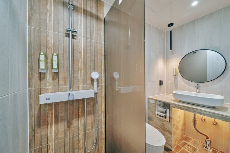 Bathroom 4, Hotel Aqua Palace, Suyeong