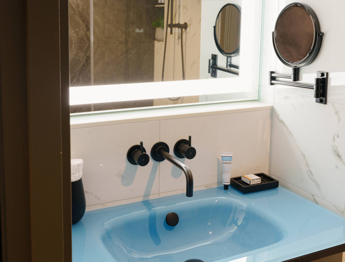 Bathroom 4, Middle Eight - Covent Garden - Preferred Hotels and Resorts, London