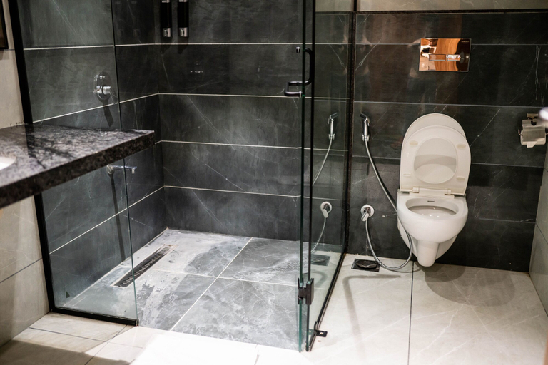 Bathroom 5, Kyriad Hotel Gulbarga, Gulbarga