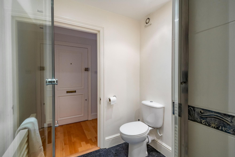 Bathroom 4, Putney Perfection, London