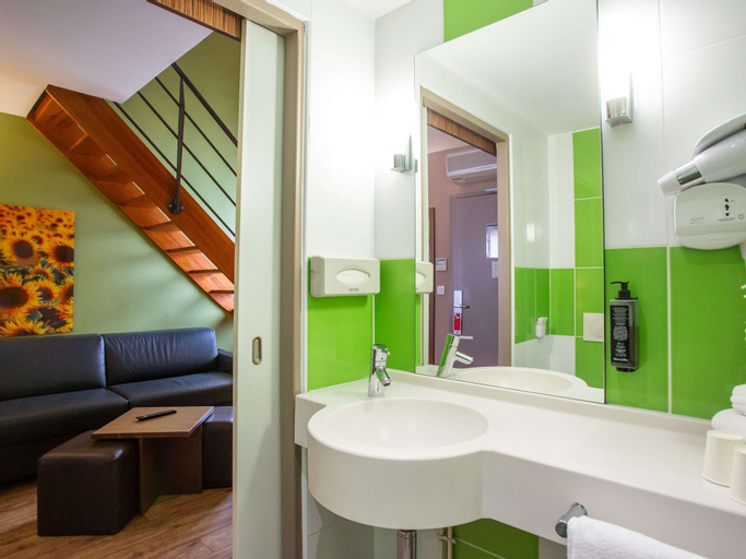Bathroom 19