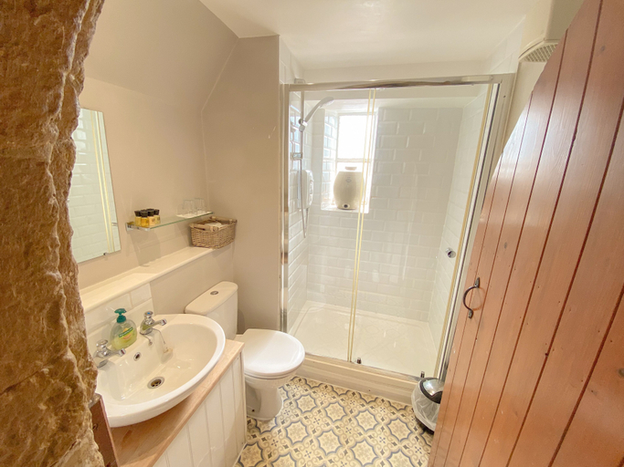 Bathroom 3, Castle at Edgehill, Warwickshire