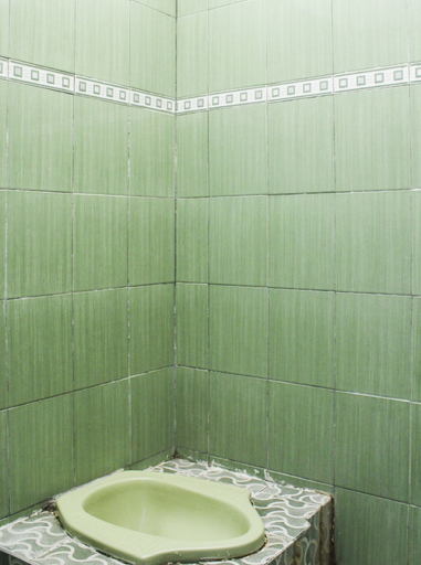 Bathroom 5, SPOT ON 3605 Clarichie Guest House, Kupang