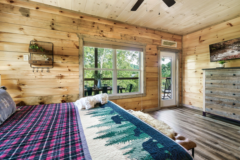 Bedroom 3, Eagle Splash Vista| Pool Projector, Pet Friendly, Game Room, Sevier