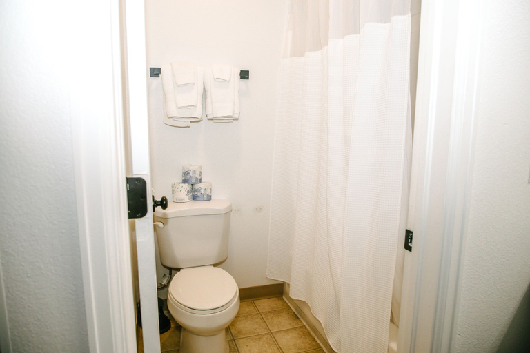 Bathroom 4, Trailhead Cabins & Lodging, Rio Blanco