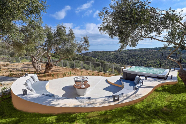 Room 5, Luxury Villa Oasis, 11 bedrooms with Heated Pool, Crete