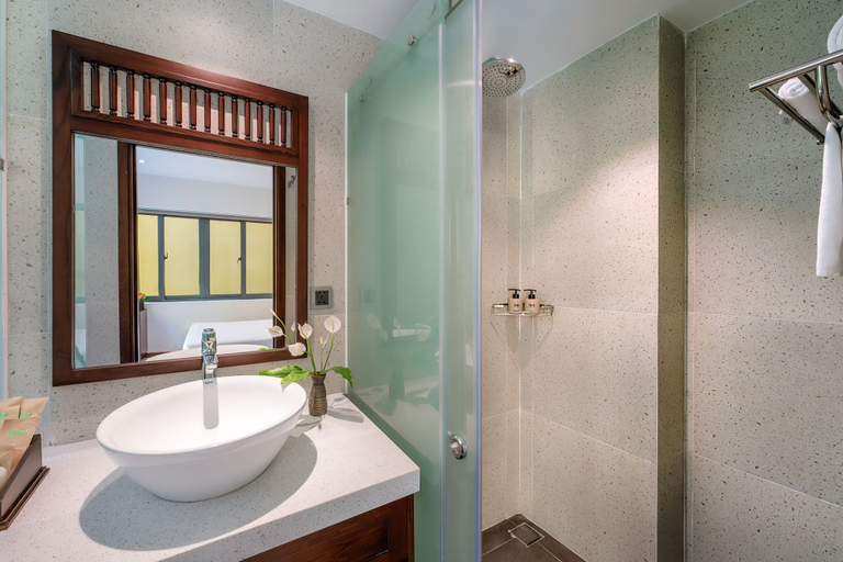 Bathroom 5, Chillax Old Town Villa, Da Nang