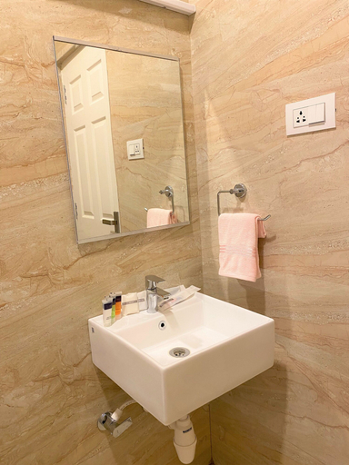 Bathroom 5, AVALON STAYS OOTY, The Nilgiris