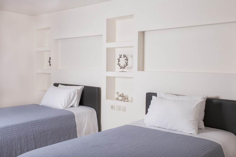 Room 4, Melitini in Souda With 7 Bedrooms and 6 Bathrooms, Crete