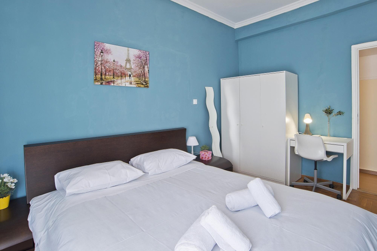 Room 3, Andromaxi Near Snfcc, Attica