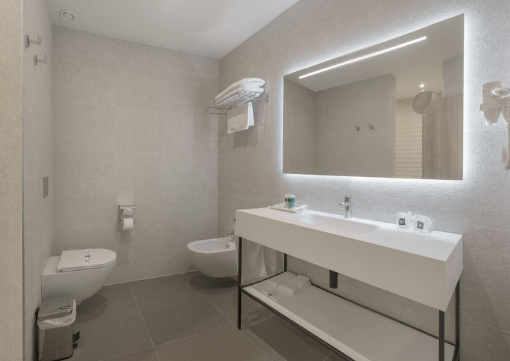 Bathroom 5, RH Bayren Hotel & Spa By Hoteles RH, Valencia