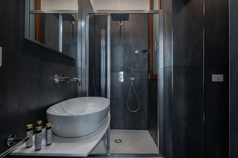 Bathroom 5, Palace Canal View by Wonderful Italy, Venezia