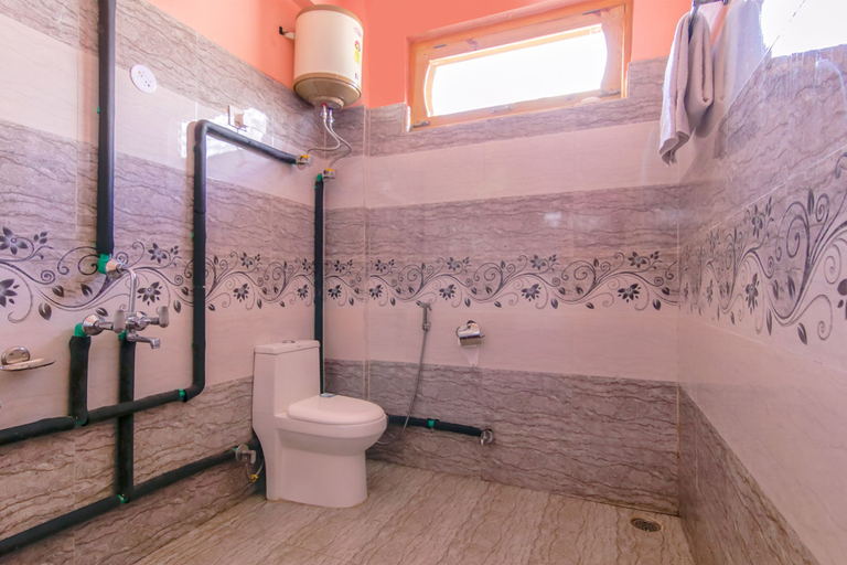 Bathroom, Fabhotel Sissu Regency, Lahul & Spiti