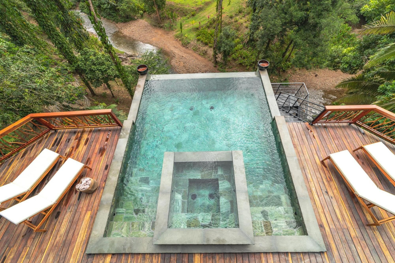 Room 2, Valley Stream Private Eden