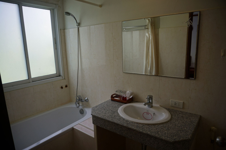 Bathroom 4, Chaweng Tara Hotel, Ko Samui