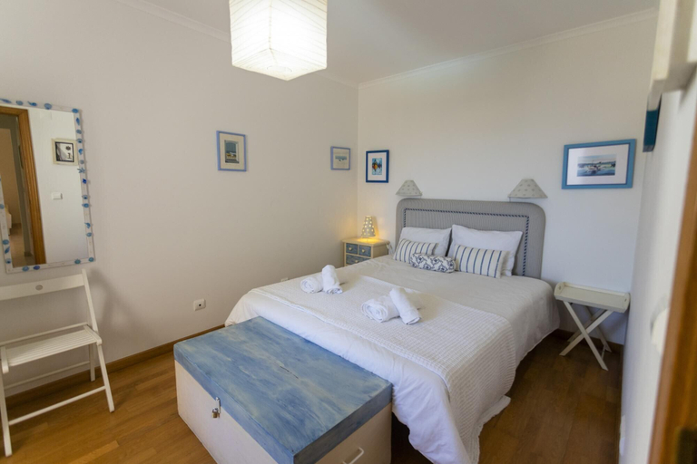 Room 3, Encostas do Mar by Acasadascasas, Mafra