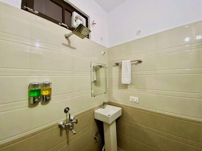 Bathroom 5, Tapovan New Residency (5 minutes walk to Laxman jhula), Garhwal