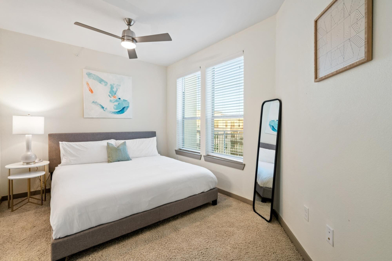 Room 2, Arlington Deluxe 2BD 2BA Apartment, Arlington