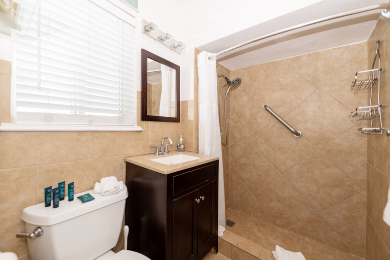 Bathroom 4, Tropic Isle Boutique Hotel, Broward