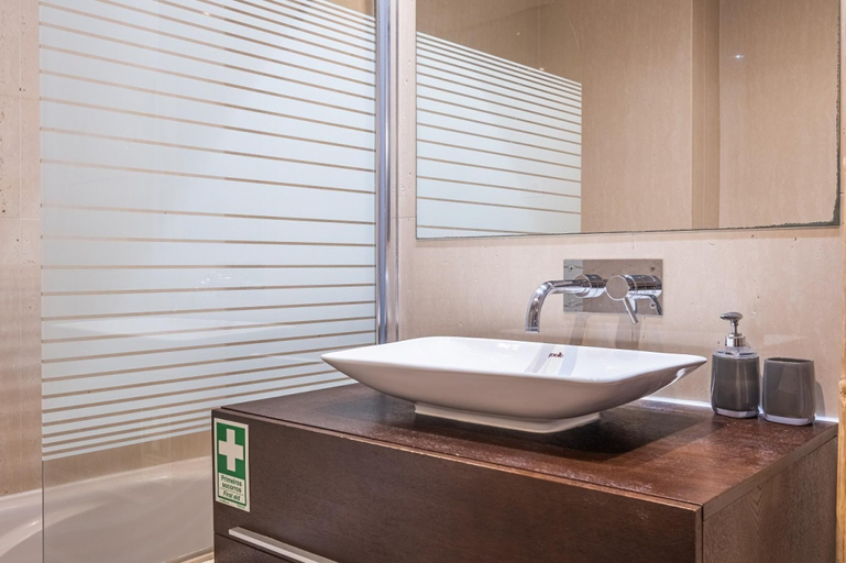 Room 5, Living Funchal by Homie, Funchal