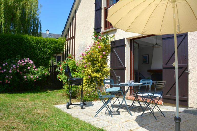 Exterior & Views, Cottage with large garden 15 minutes walk from the beach, Calvados