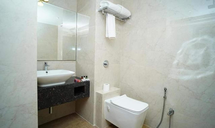 Bathroom, Fabhotel Prime Orange Tree, Nagpur
