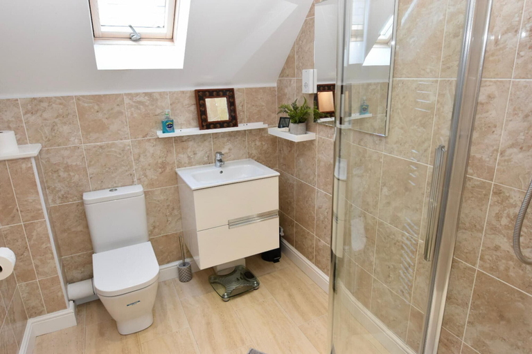 Bathroom 4, Queens Mews a Coastal Holiday Home, Isle of Wight