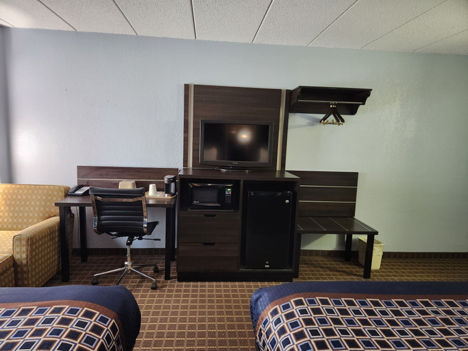 Bedroom 2, Stillwater Inn & Suites, Washington