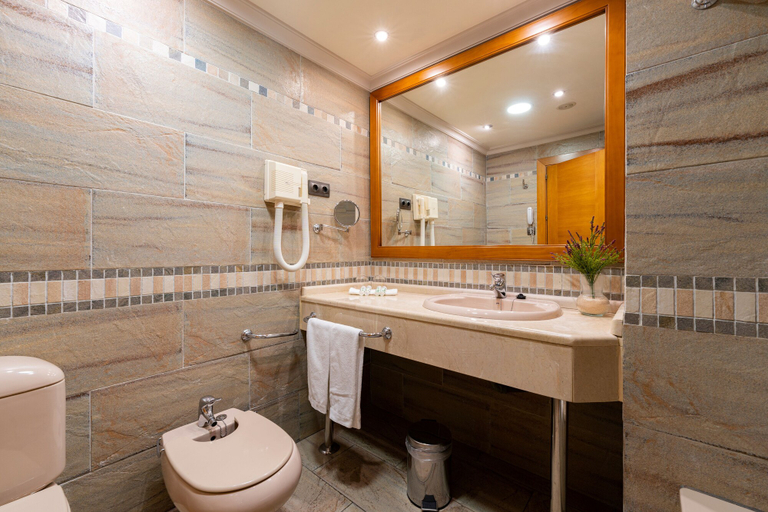 Bathroom 4, Silken Antequera Hills, Málaga