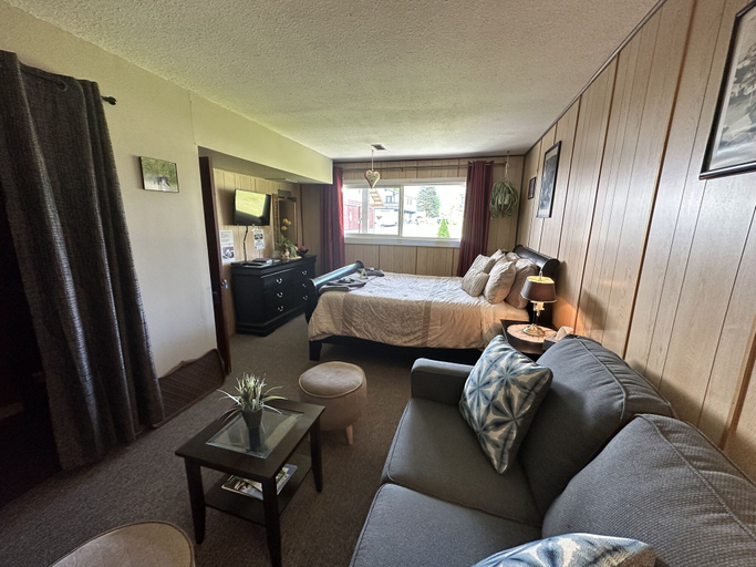 Bedroom 2, Guest House Austria, Kitimat-Stikine