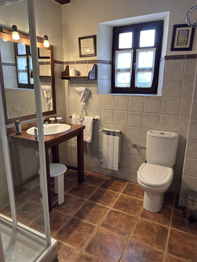 Bathroom 4, Posada Caborredondo, Cantabria