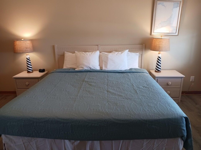 Bedroom 3, Cape Hatteras Motel, Dare
