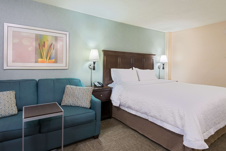 Bedroom 3, Hampton Inn White Plains/Tarrytown, Westchester