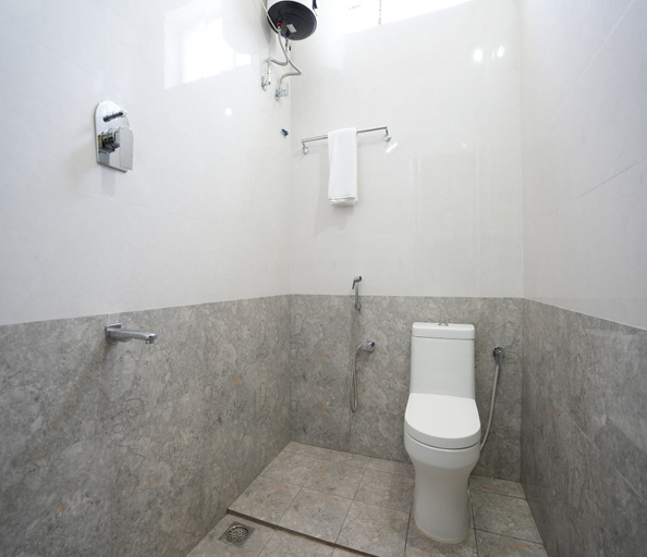 Bathroom, Selva Inn, Viluppuram
