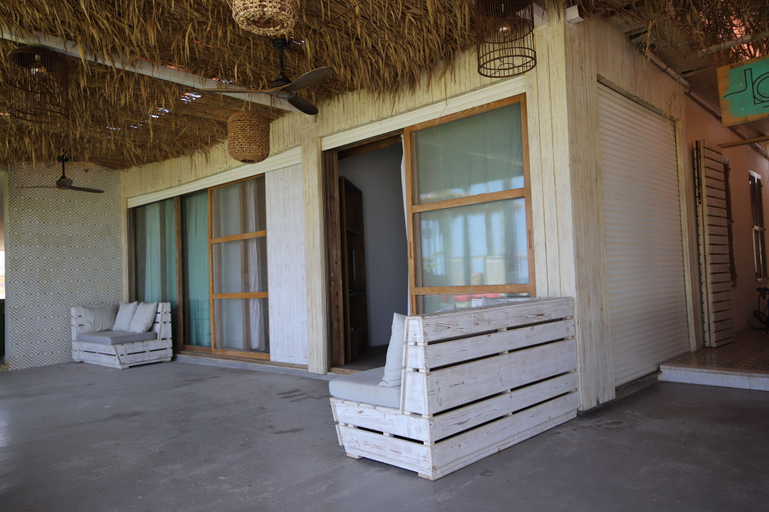 Exterior & Views 2, LOST AT SEA, Chouf