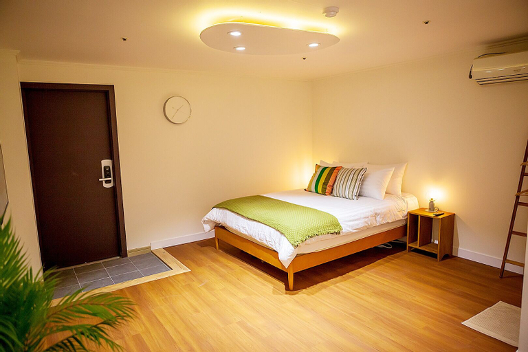 Bedroom 30