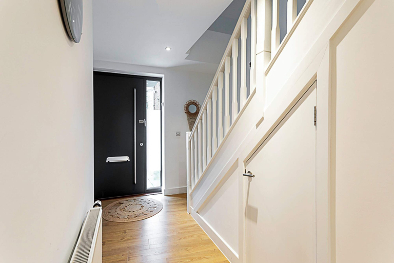 Others 4, Quiet and Spacious Four Bedroom House, London